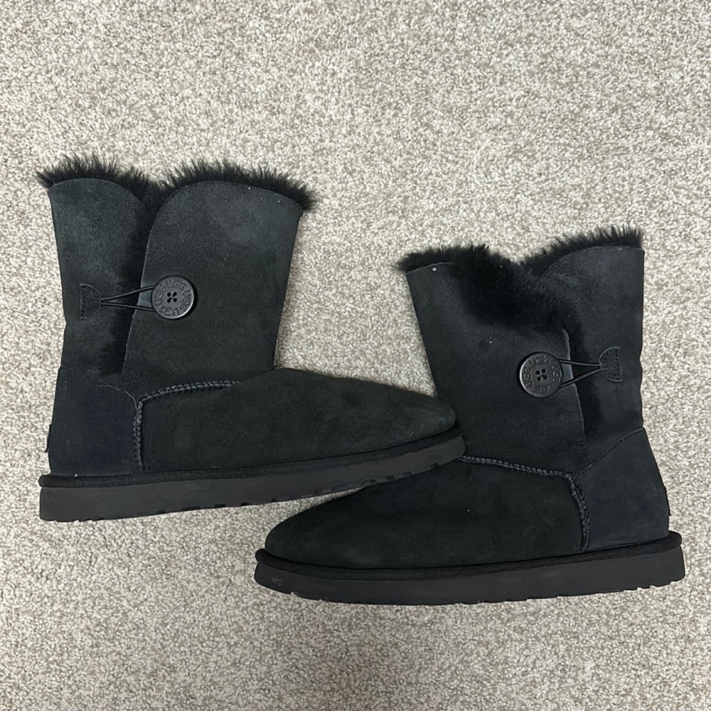 UGG Bailey Button Short Boot Black Sz 9
